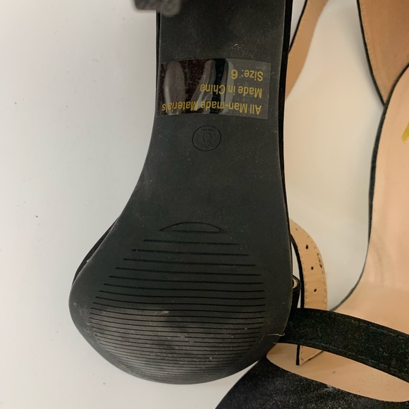 Black heels - Picture 5 of 5